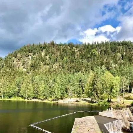 Koselig Pa Gardstun I Tatil Evi